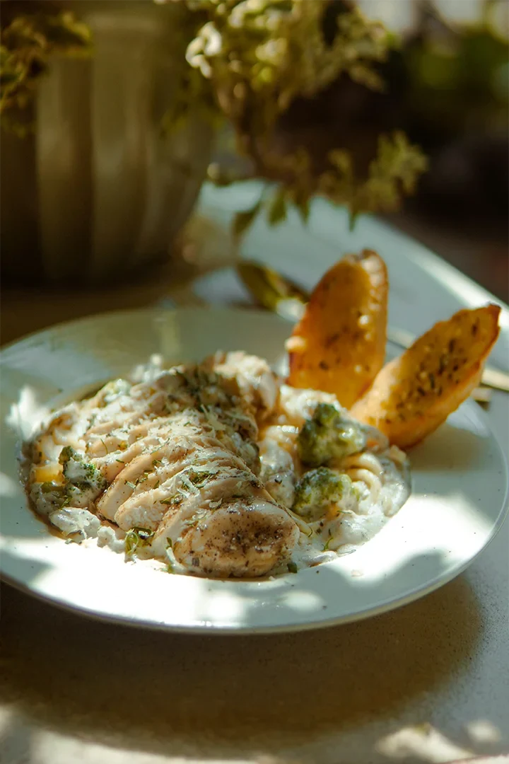 Lemon Garlic Chicken with Broccoli & Almonds
