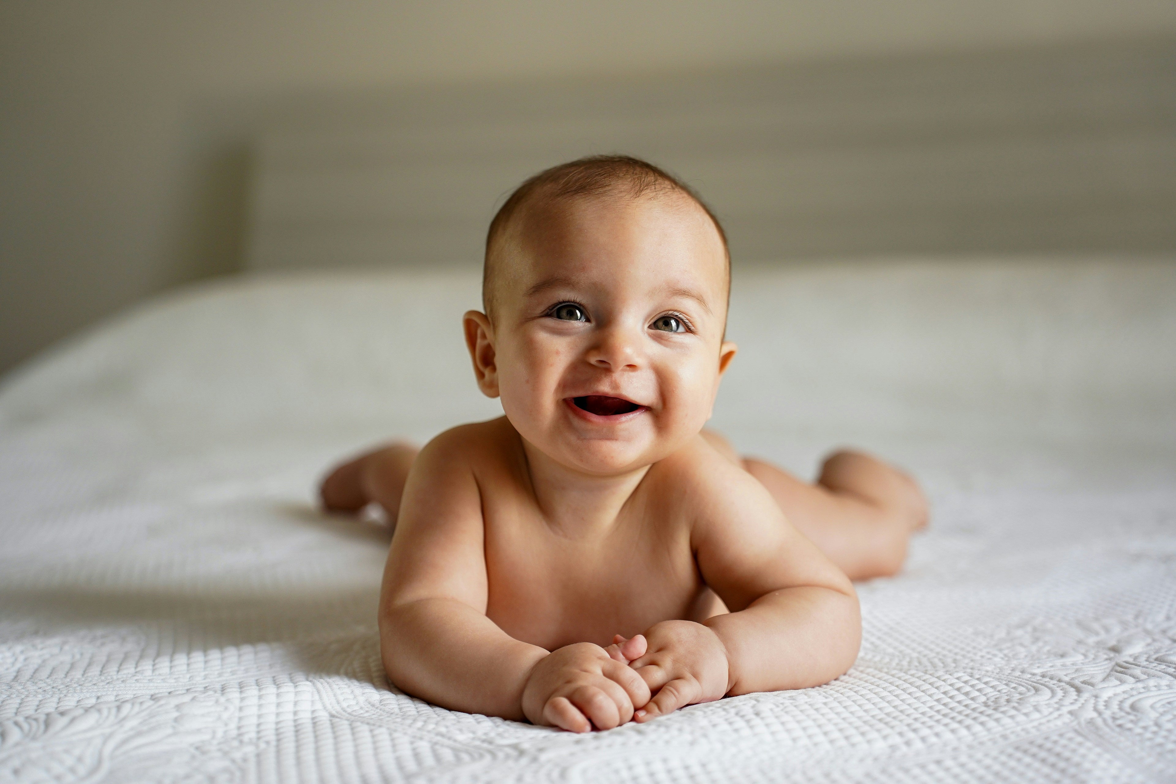 Your baby’s milestones from 1-6 months