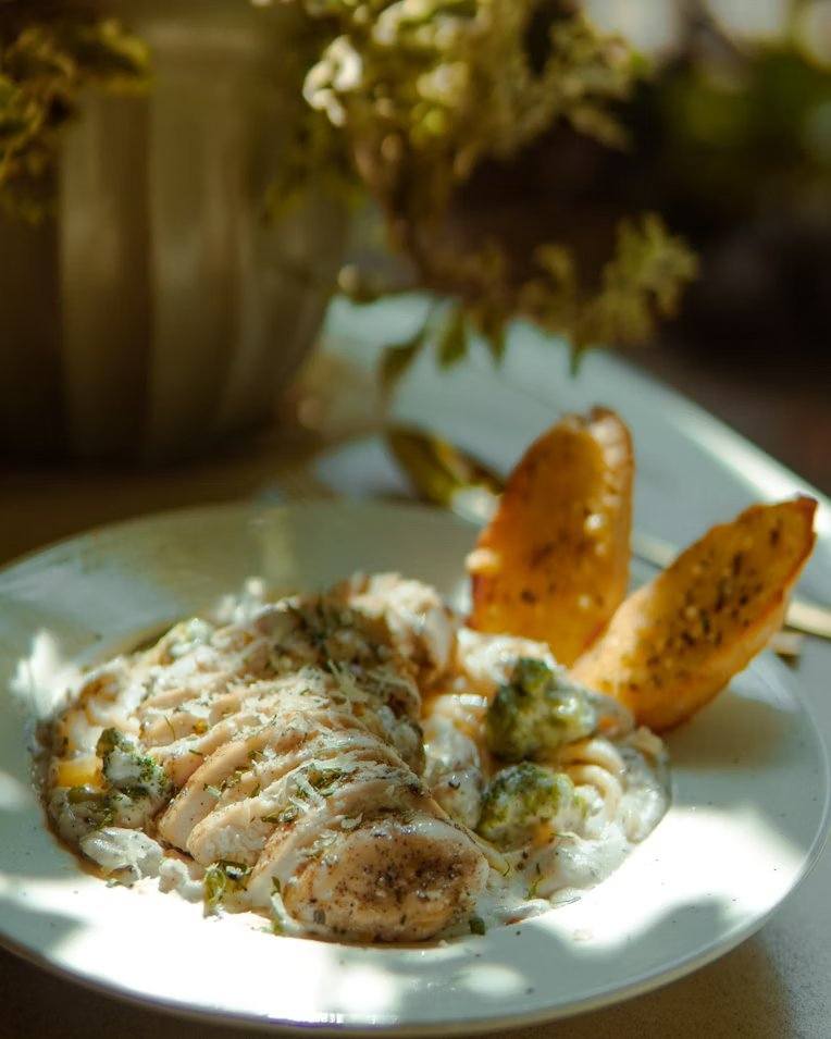 Lemon Garlic Chicken with Broccoli & Almonds